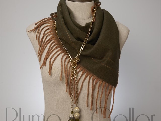 Bufanda tipo pico Pluma y Collar 