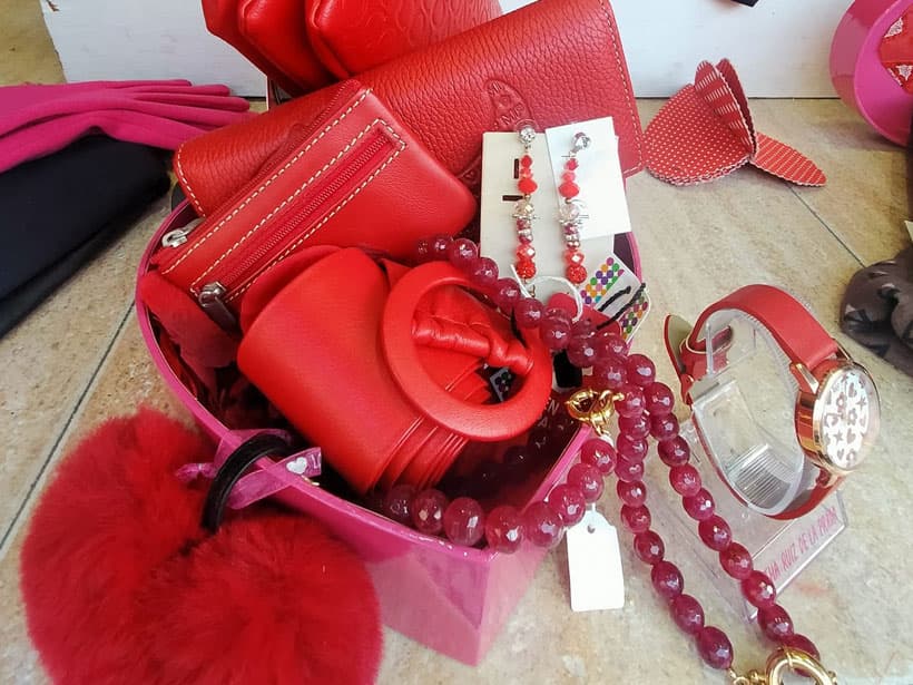 Comprar complemento de mujer en Ferrol